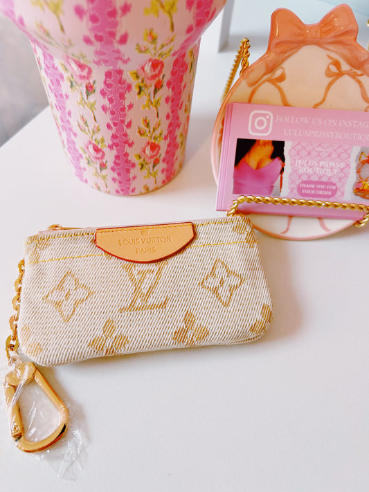 ⭐️Cream lulu coin pouch⭐️